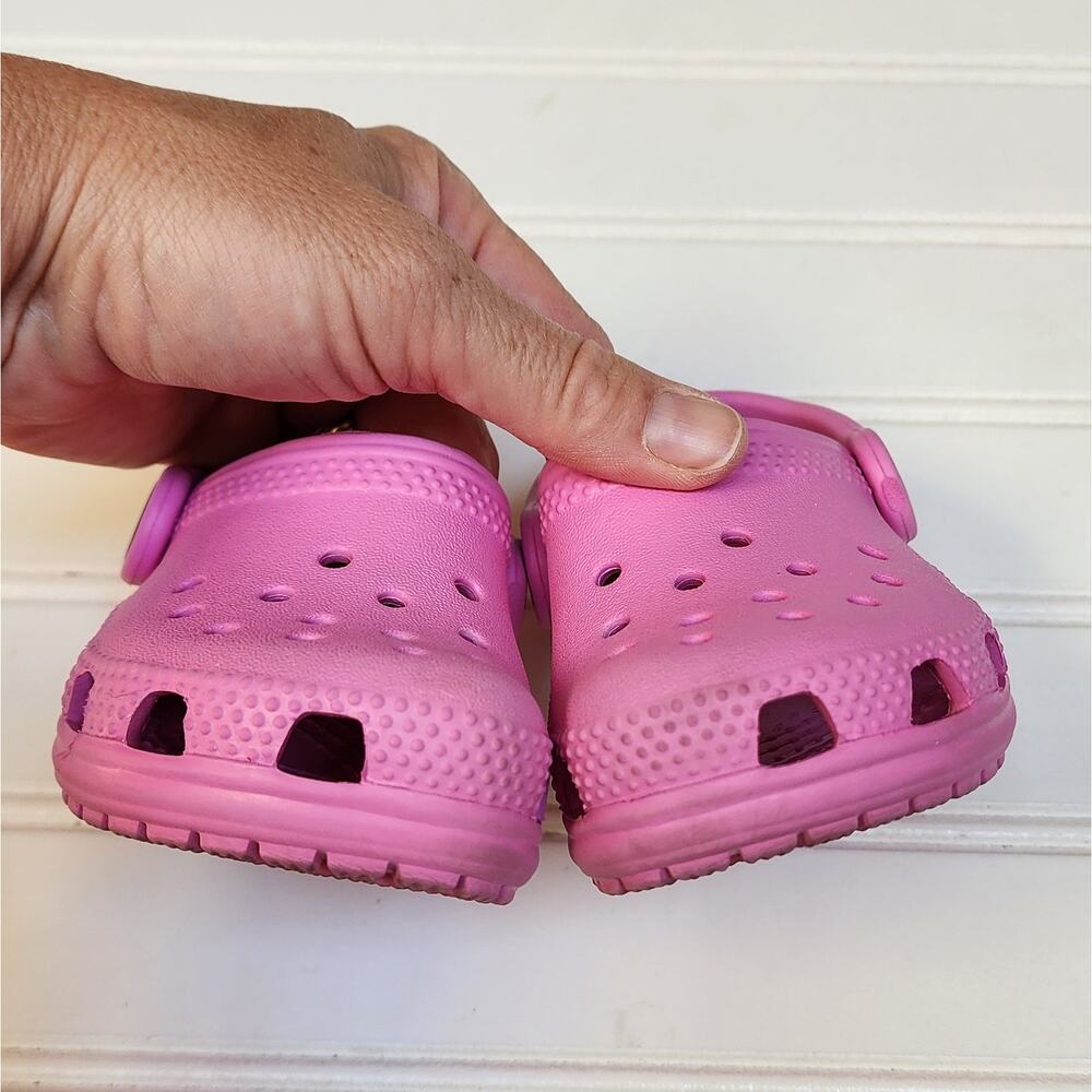 Crocs Kids Classic Pink Clogs Sandals Size 5 Infant/Toddler - Picture 8 of 10